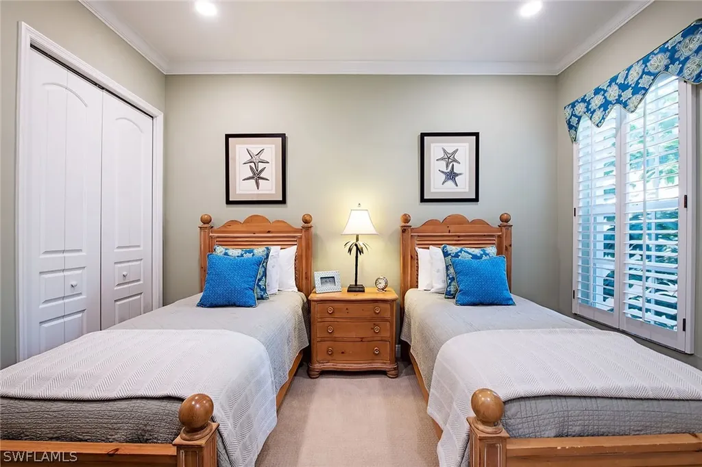 515 Via Veneto Naples FL 34108