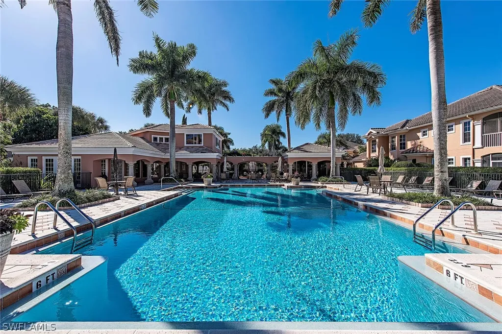 515 Via Veneto Naples FL 34108