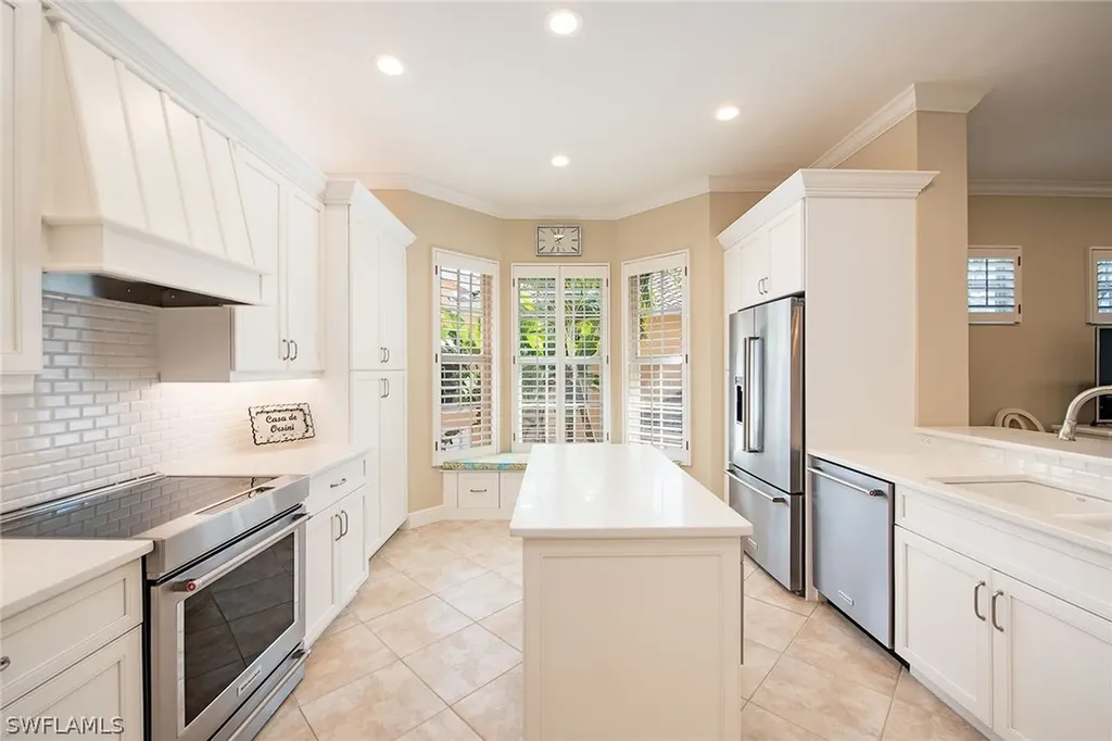 515 Via Veneto Naples FL 34108