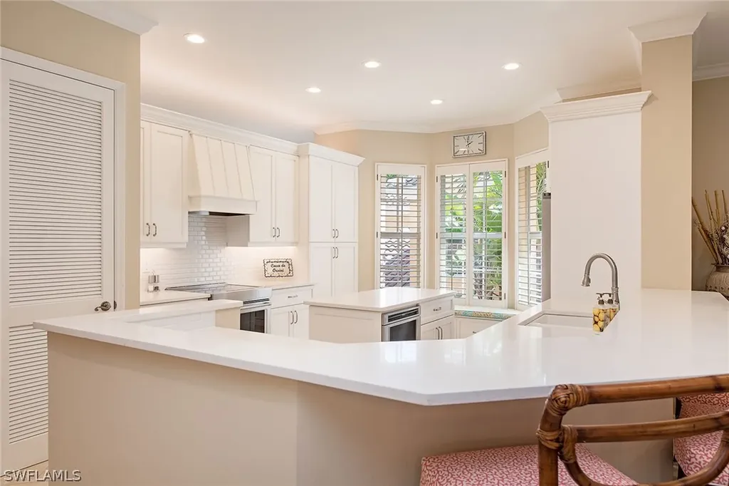 515 Via Veneto Naples FL 34108