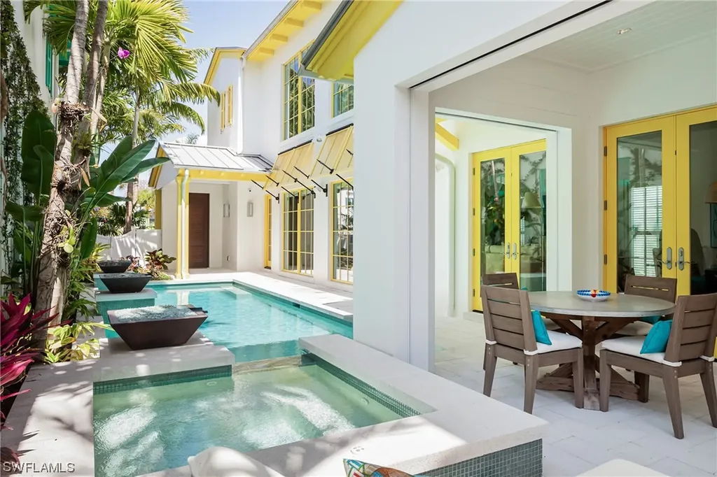 942 9th Avenue S Naples FL 34102