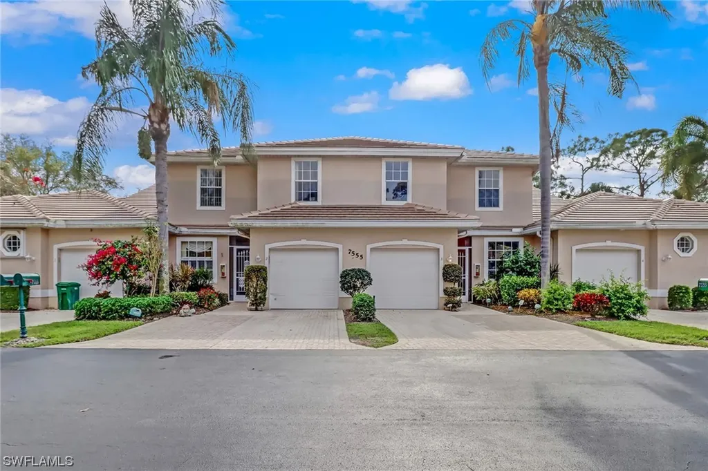 Naples FL, 7555 Meadow Lakes Drive, Unit 102