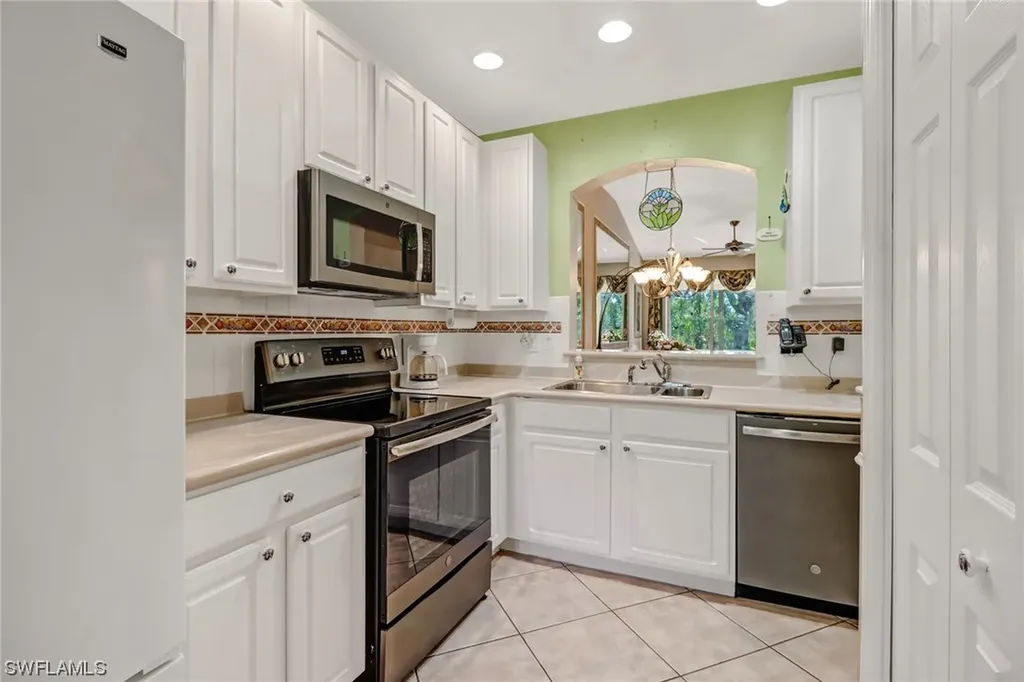 7555 Meadow Lakes Drive Naples FL 34104