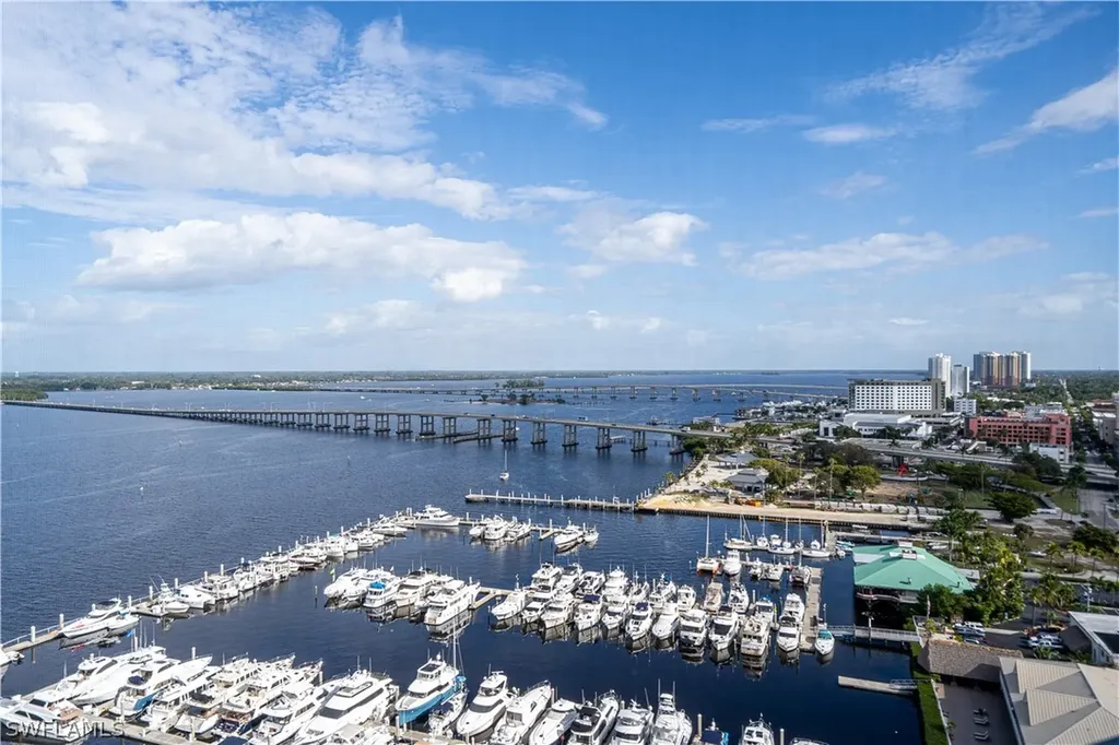 2090 W 1st Street Fort Myers FL 33901
