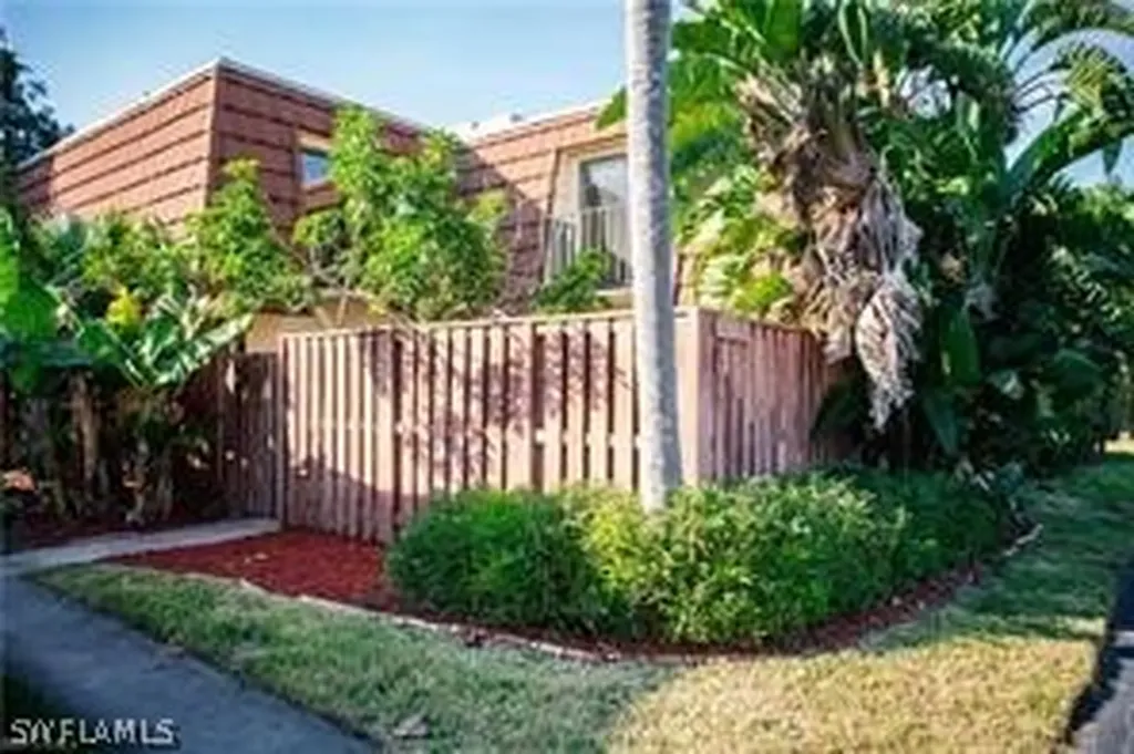 5230 Cedarbend Drive Fort Myers FL 33919