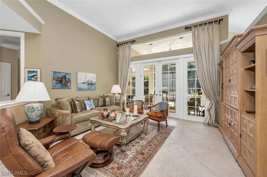 989 Spanish Moss Trail Naples FL 34108