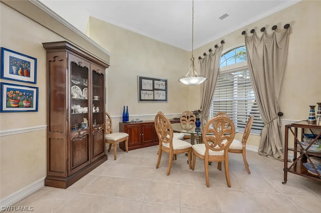 989 Spanish Moss Trail Naples FL 34108