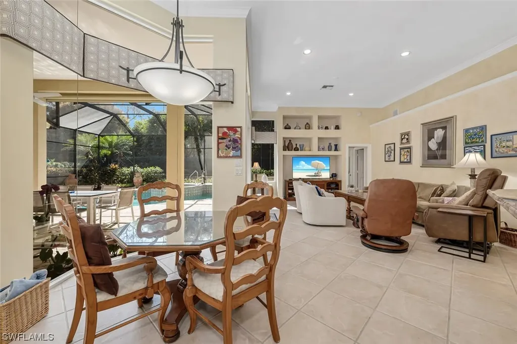 989 Spanish Moss Trail Naples FL 34108