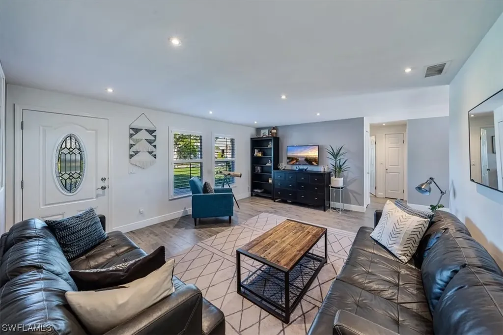 108 Mentor Drive Naples FL 34110