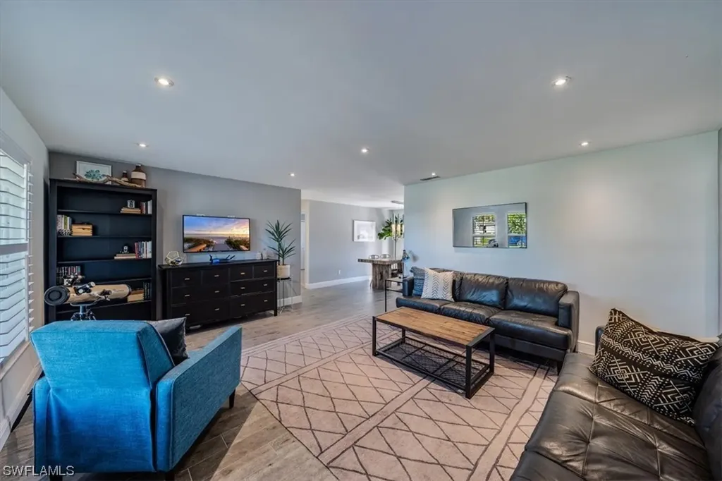 108 Mentor Drive Naples FL 34110