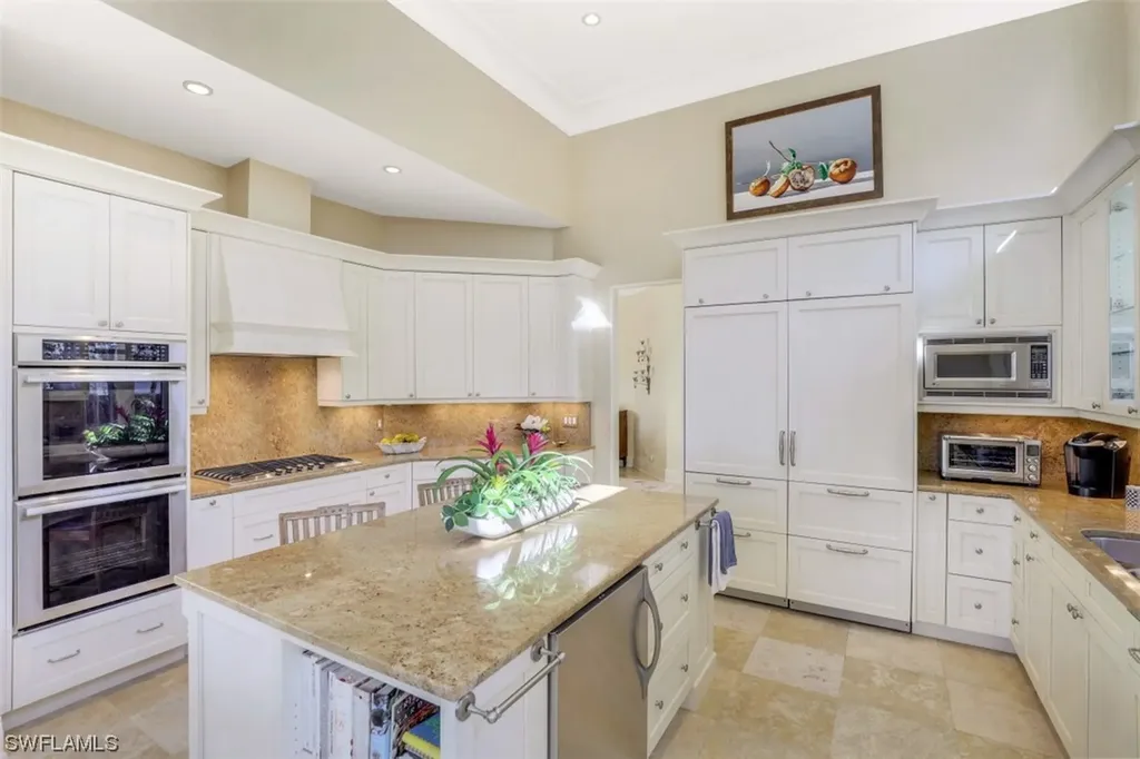 7833 Via Vecchia Naples FL 34108