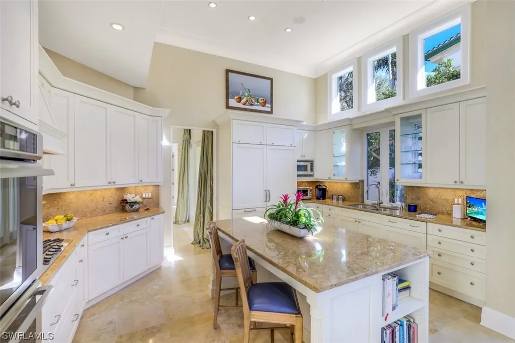 7833 Via Vecchia Naples FL 34108