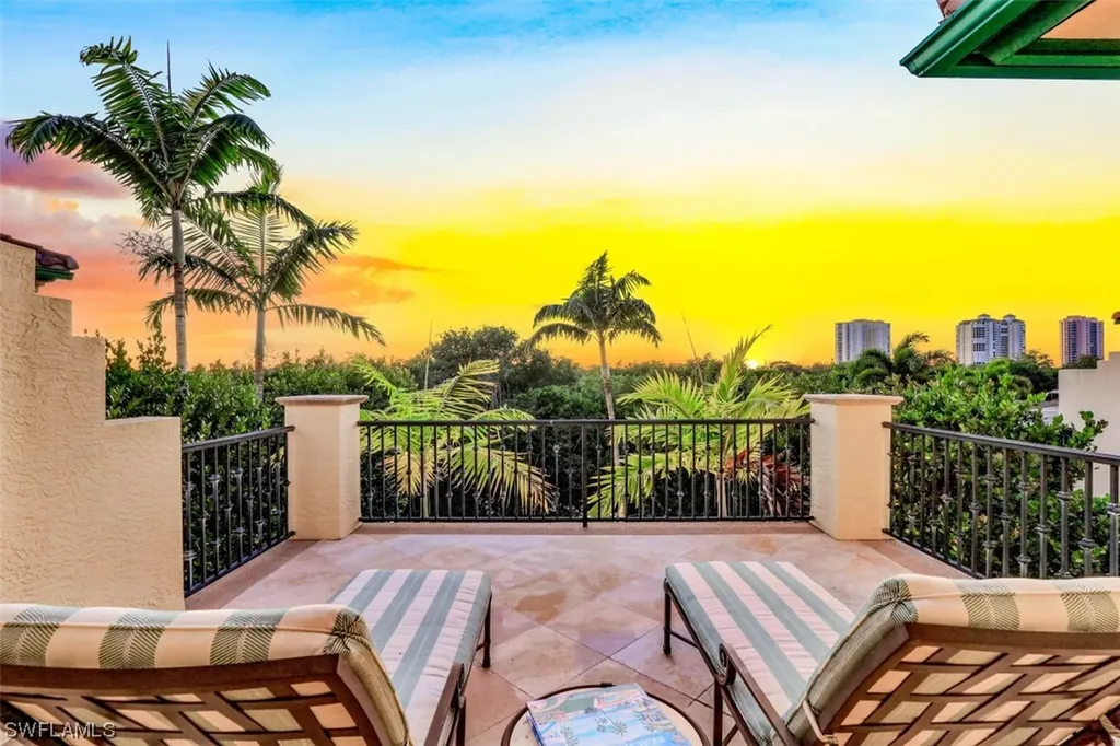 7833 Via Vecchia Naples FL 34108