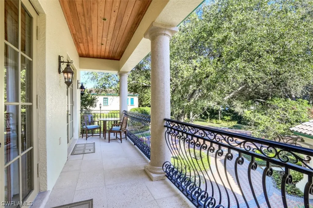 7833 Via Vecchia Naples FL 34108