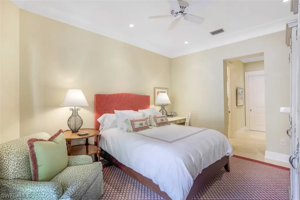 7833 Via Vecchia Naples FL 34108