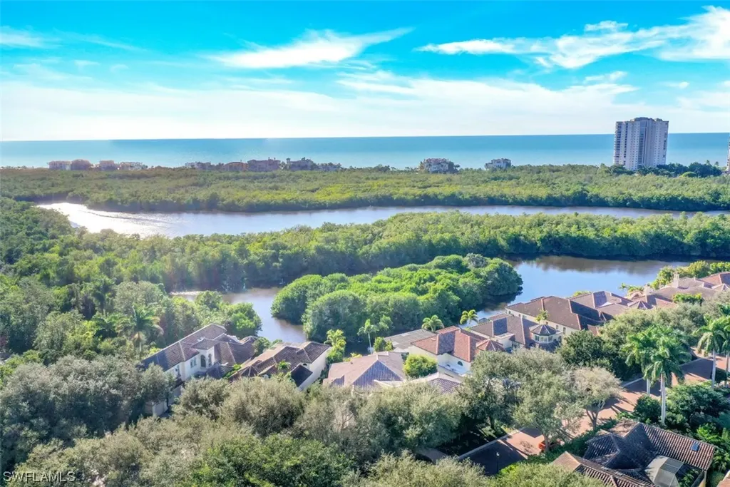 7833 Via Vecchia Naples FL 34108