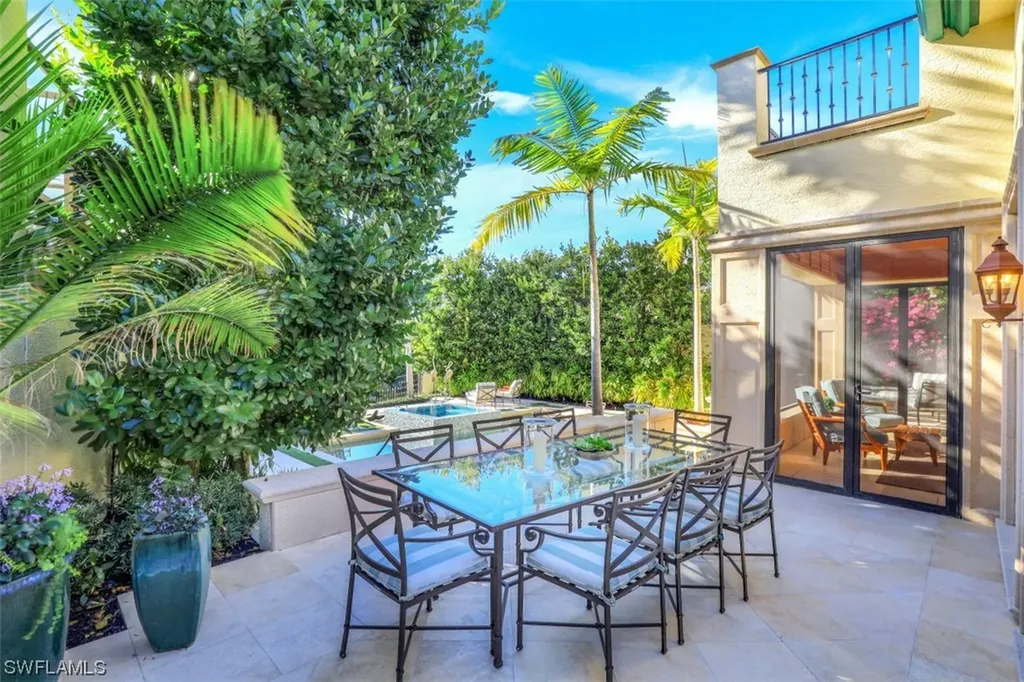 7833 Via Vecchia Naples FL 34108