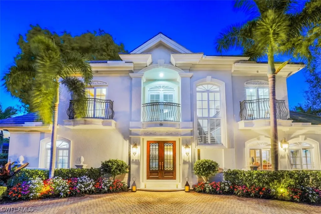 33 3rd Street S Naples FL 34102