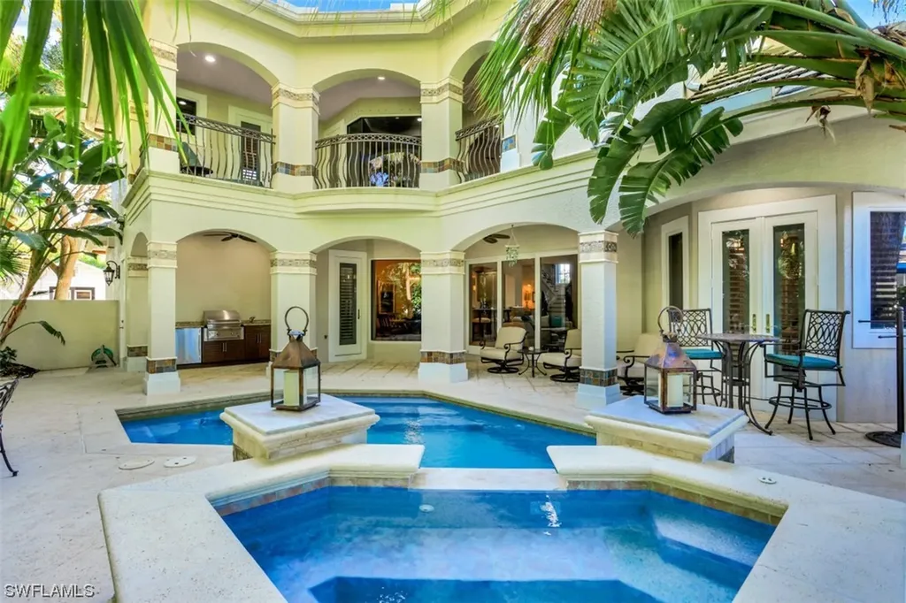 33 3rd Street S Naples FL 34102