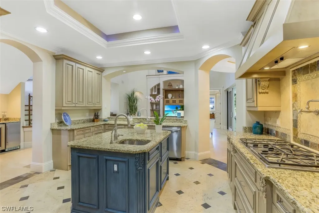 33 3rd Street S Naples FL 34102