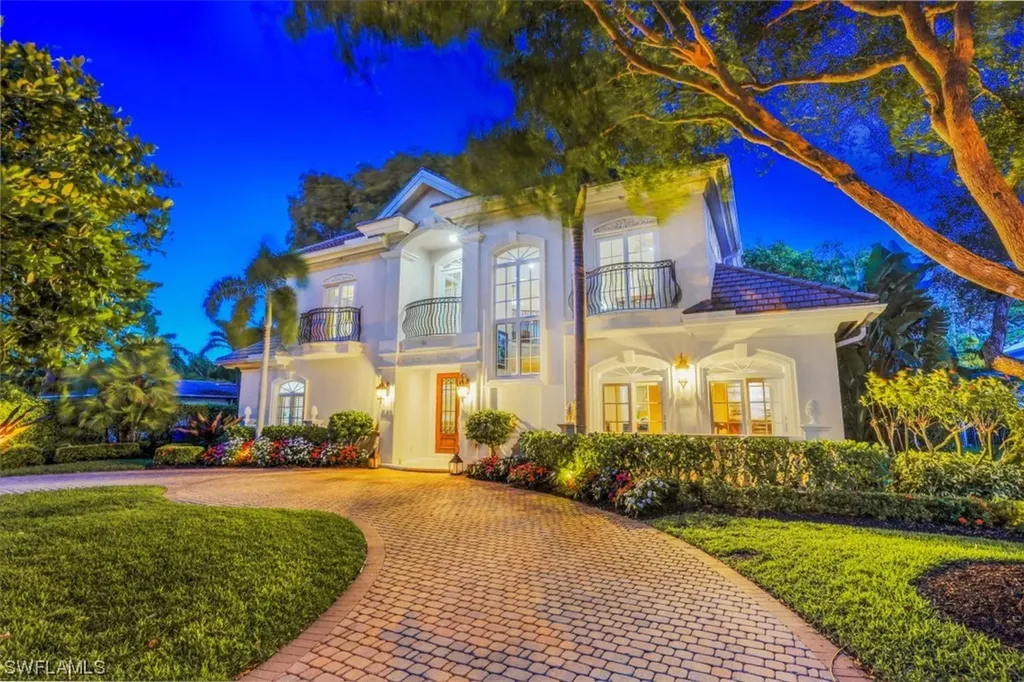 33 3rd Street S Naples FL 34102