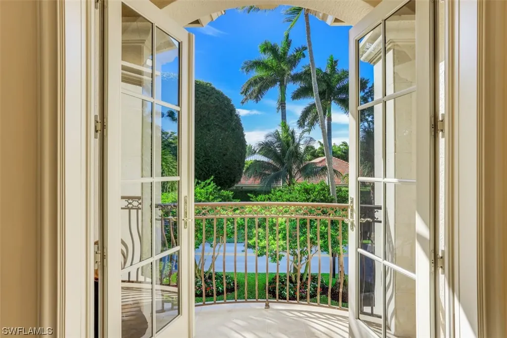 33 3rd Street S Naples FL 34102