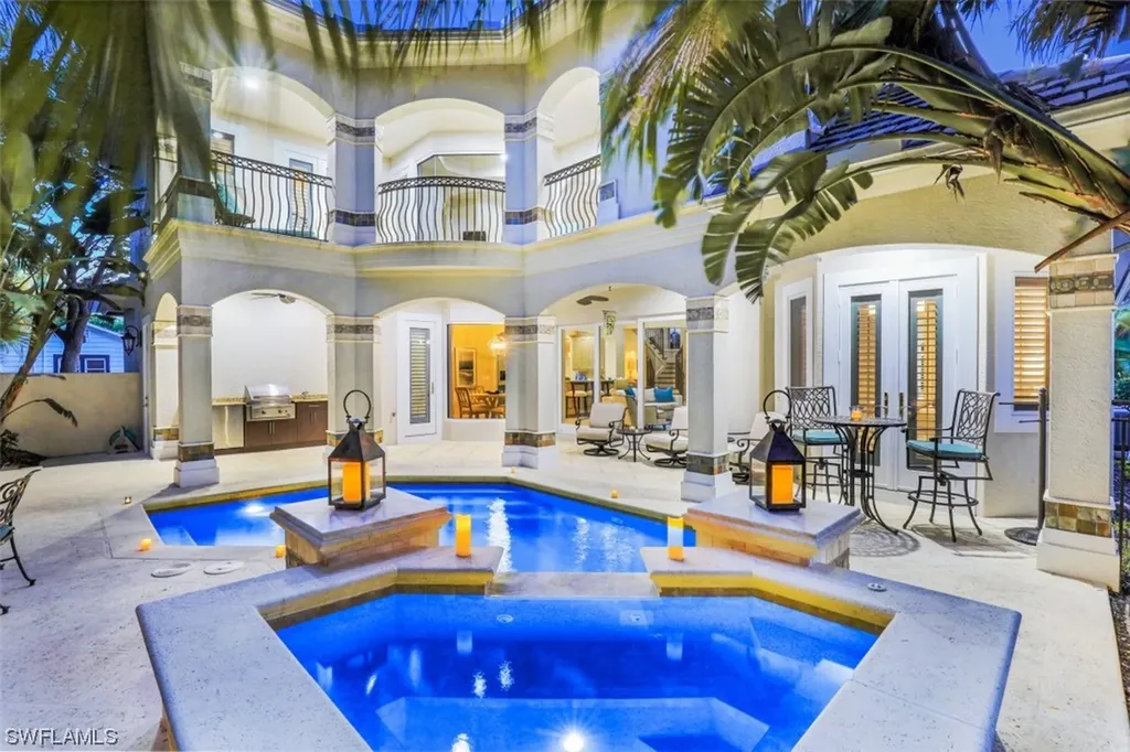 33 3rd Street S Naples FL 34102