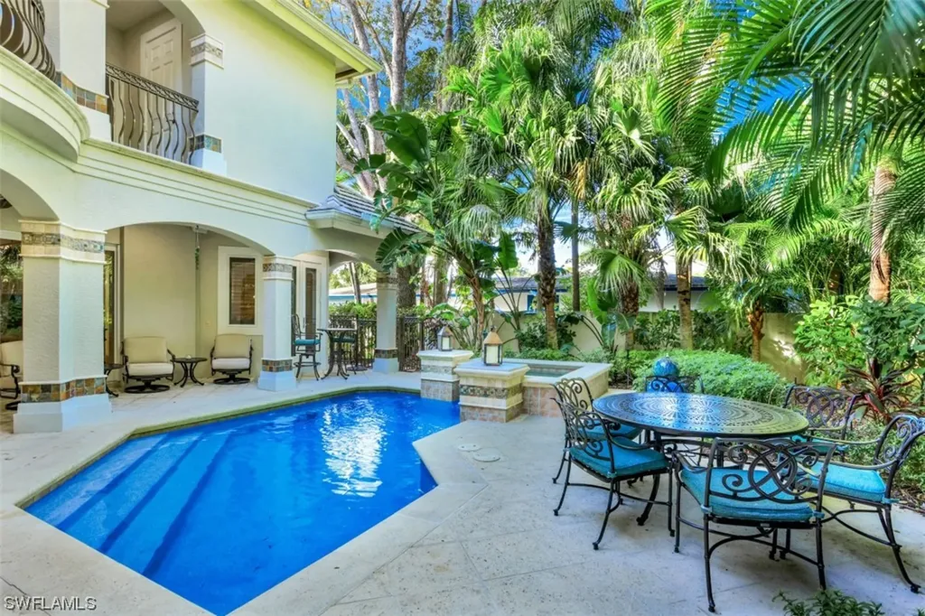 33 3rd Street S Naples FL 34102