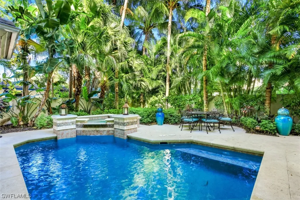 33 3rd Street S Naples FL 34102