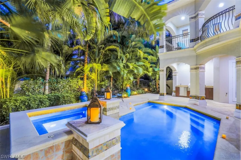 33 3rd Street S Naples FL 34102