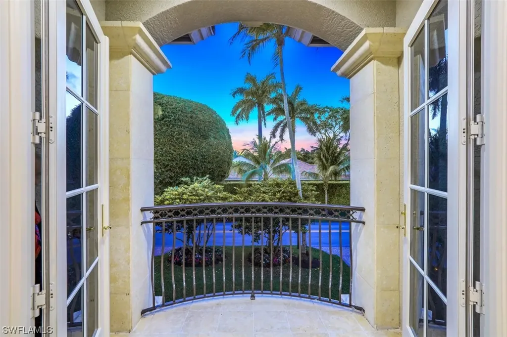 33 3rd Street S Naples FL 34102