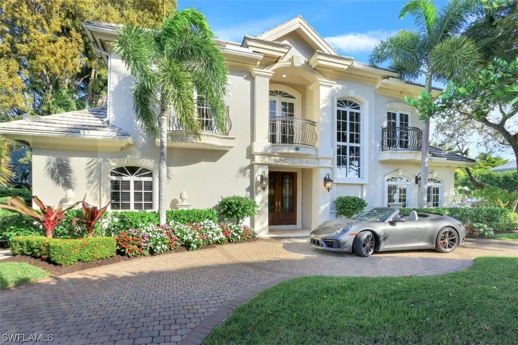 33 3rd Street S Naples FL 34102