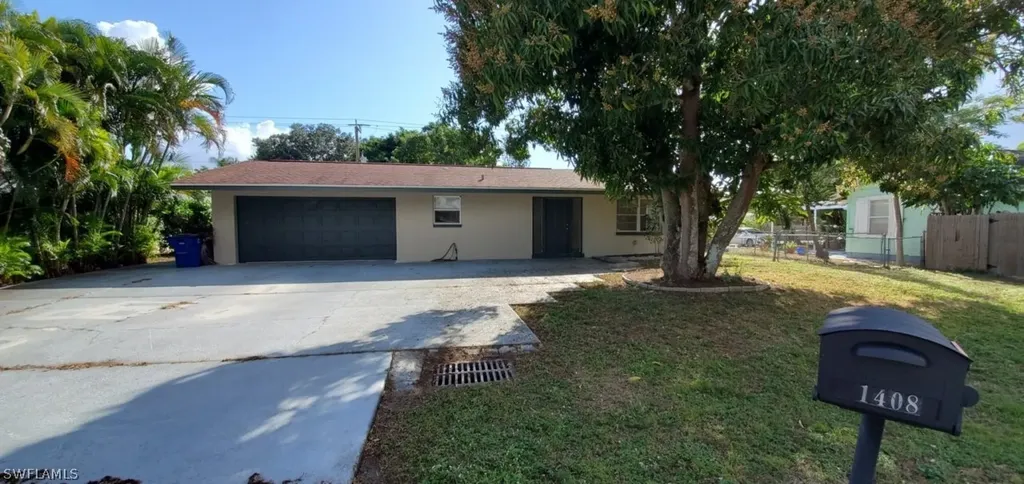 Fort Myers FL, 1408 Charles Court S