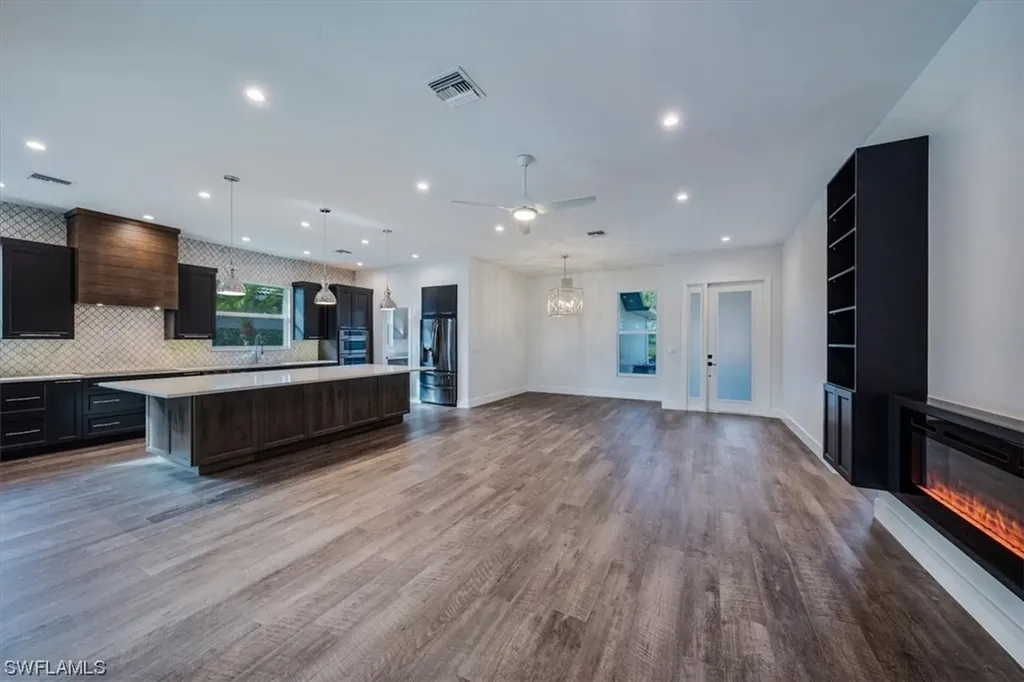 6900 Lone Oak Boulevard Naples FL 34109