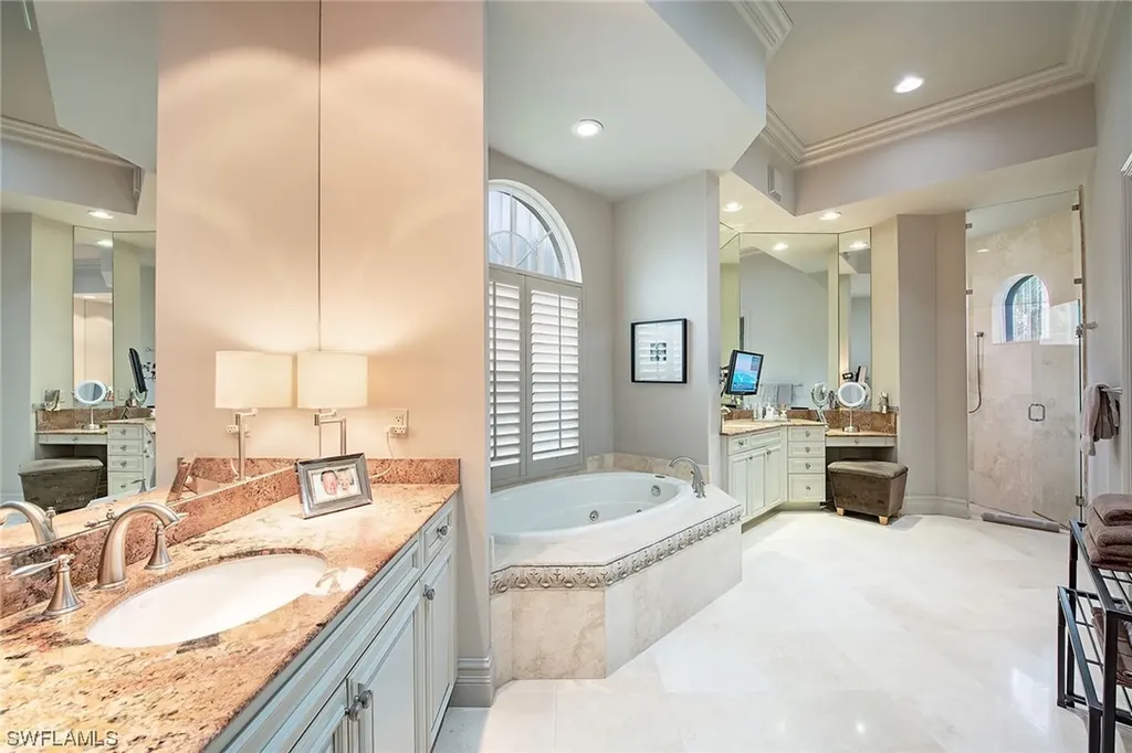 538 Riviera Drive Naples FL 34103