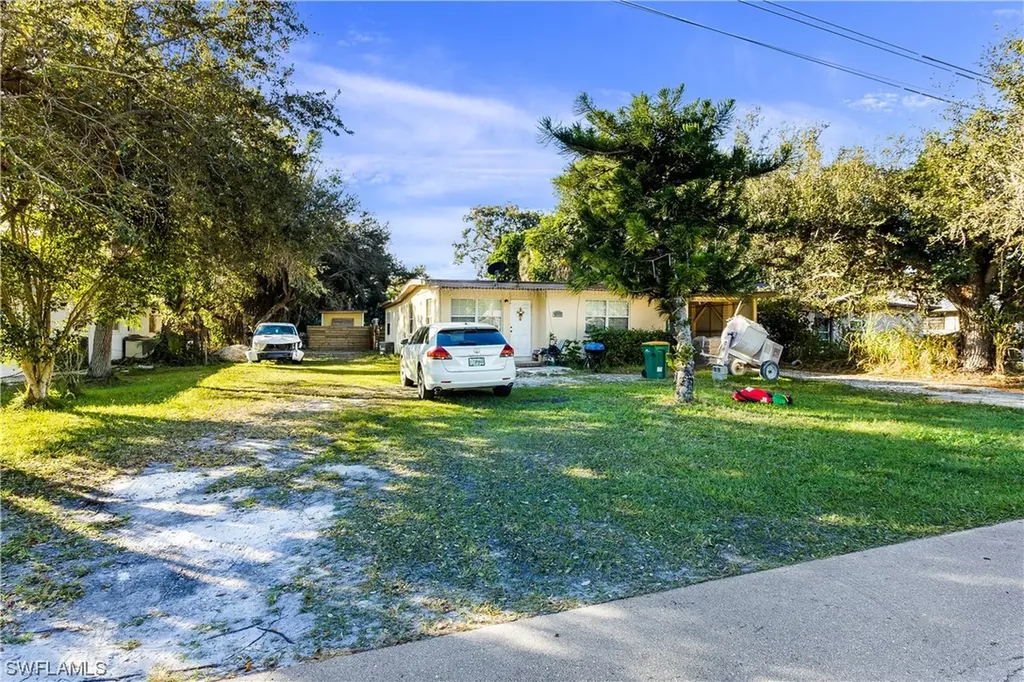 Naples FL, 2716 Linwood Avenue