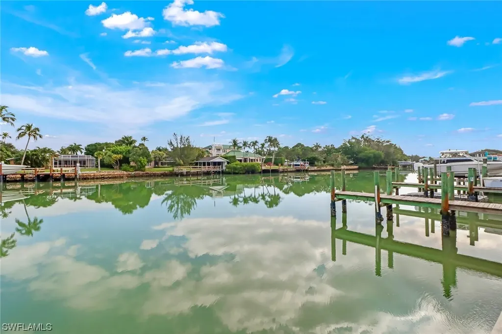 2020 Gulf Shore Boulevard N Naples FL 34102