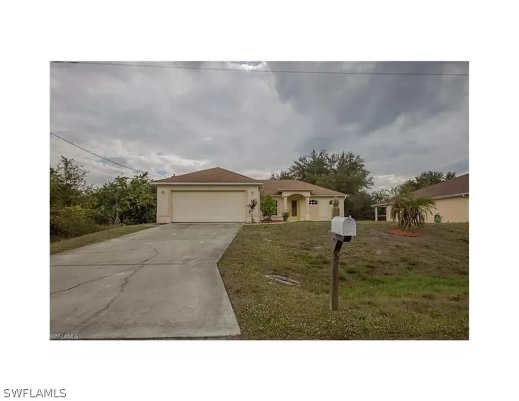2815 42nd Street SW Lehigh Acres FL 33976