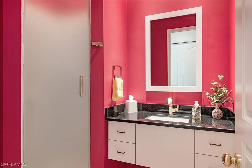 575 Via Veneto Naples FL 34108