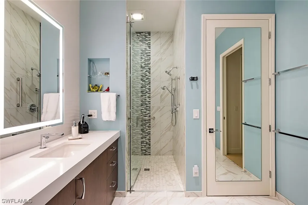575 Via Veneto Naples FL 34108