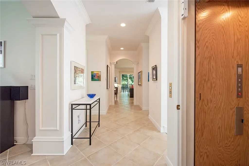 575 Via Veneto Naples FL 34108