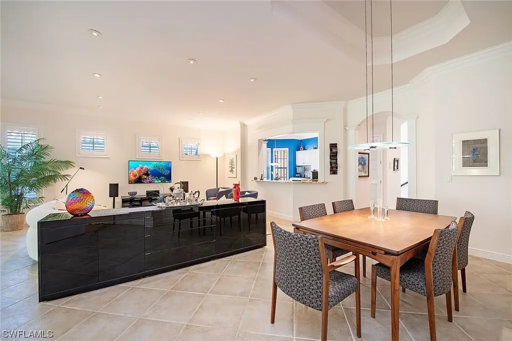 575 Via Veneto Naples FL 34108