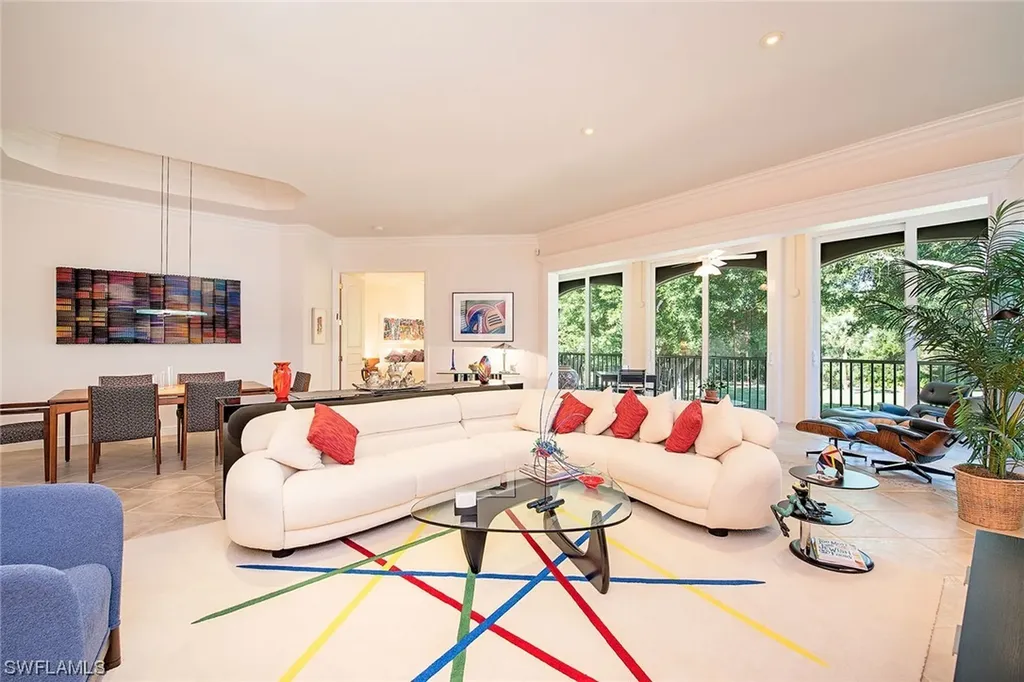 575 Via Veneto Naples FL 34108