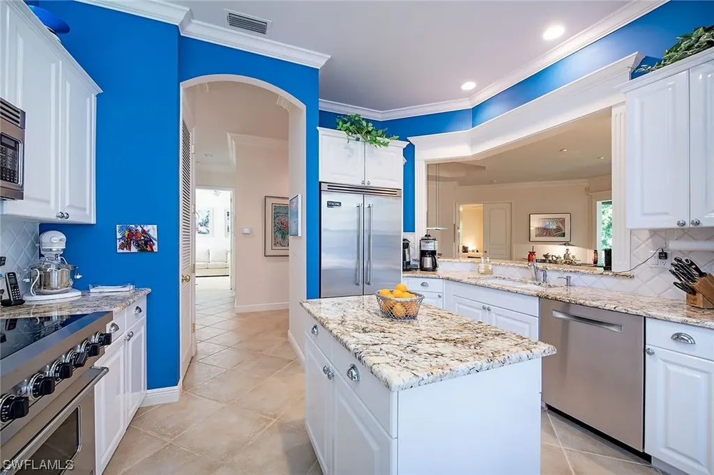 575 Via Veneto Naples FL 34108