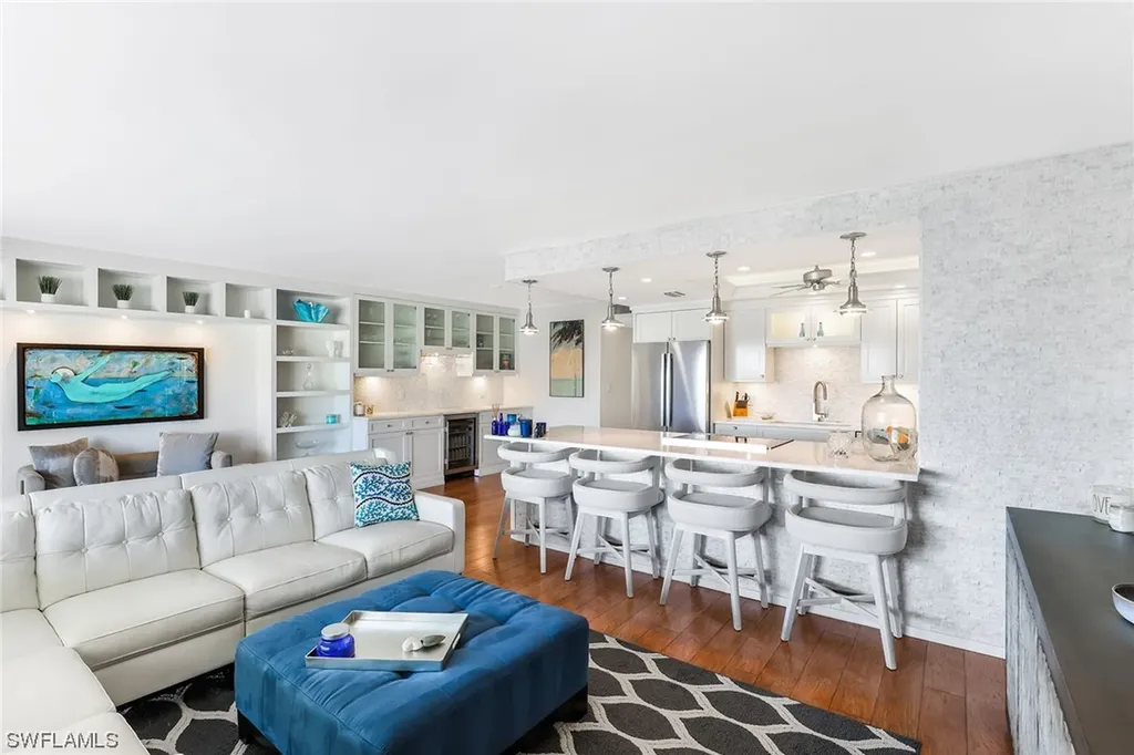 Naples FL, 2850 Gulf Shore Boulevard N, Unit 204