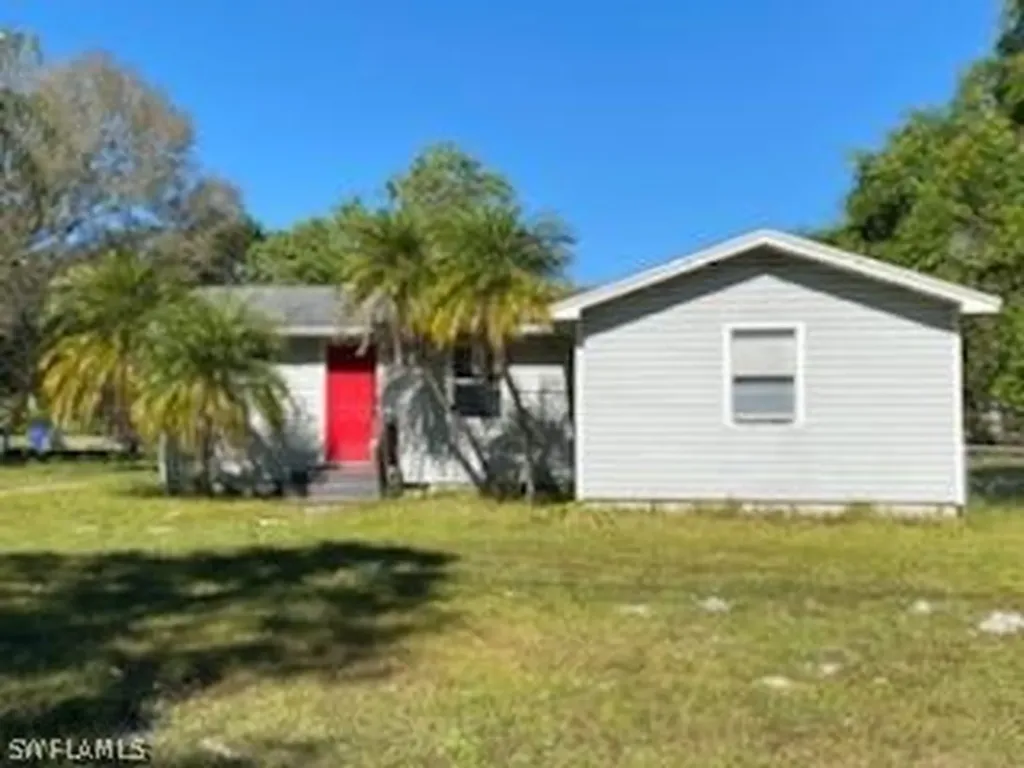 3753 Pearl Street Fort Myers FL 33916