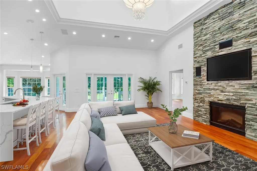 370 Burning Tree Drive Naples FL 34105