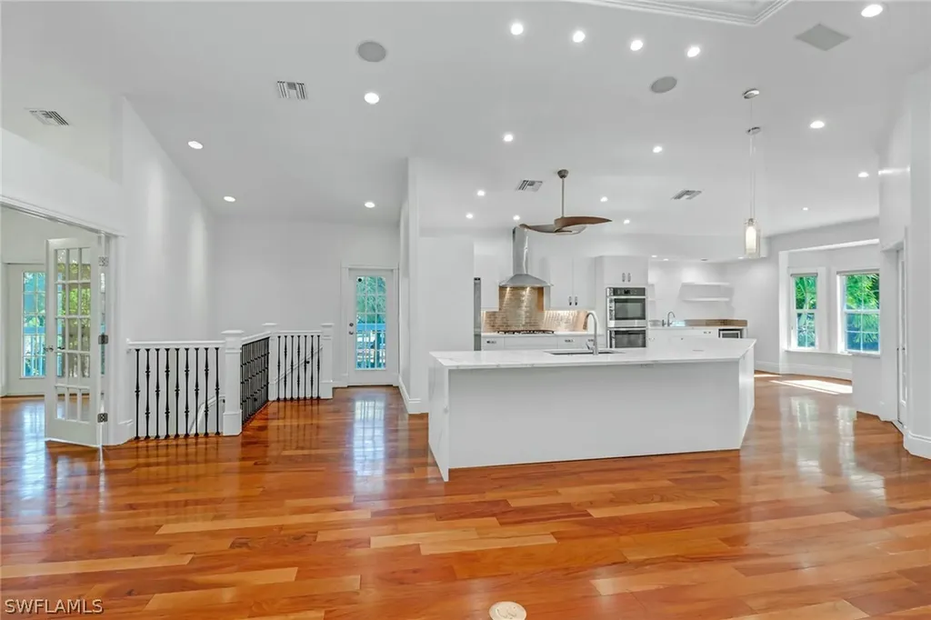 370 Burning Tree Drive Naples FL 34105