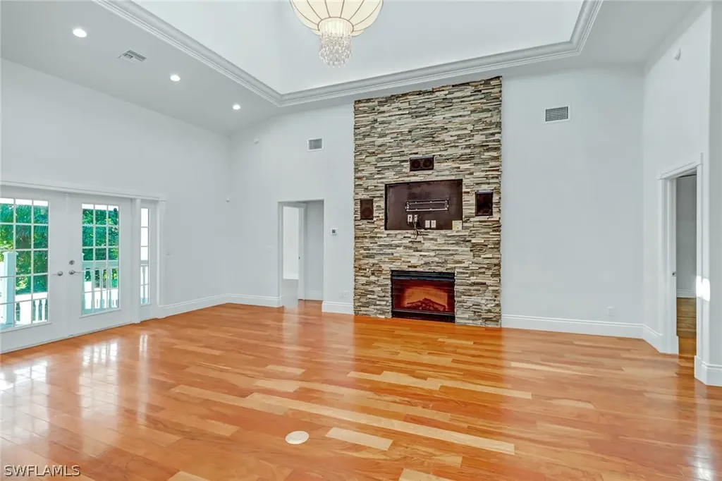 370 Burning Tree Drive Naples FL 34105
