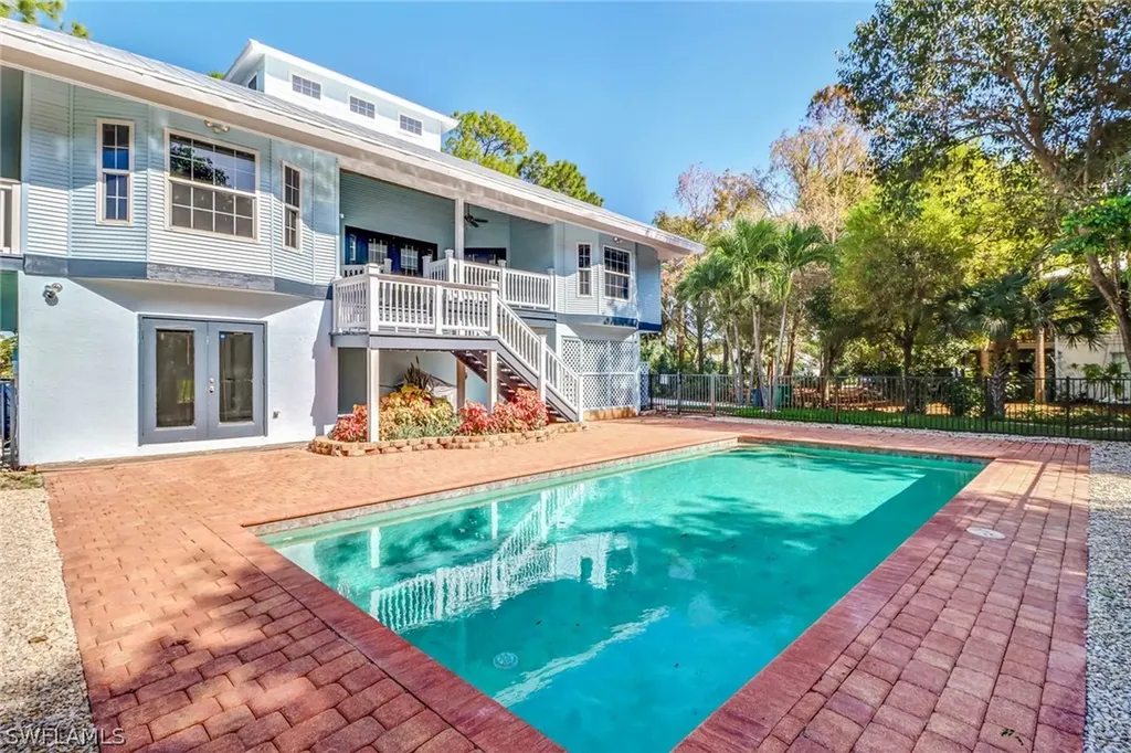 370 Burning Tree Drive Naples FL 34105